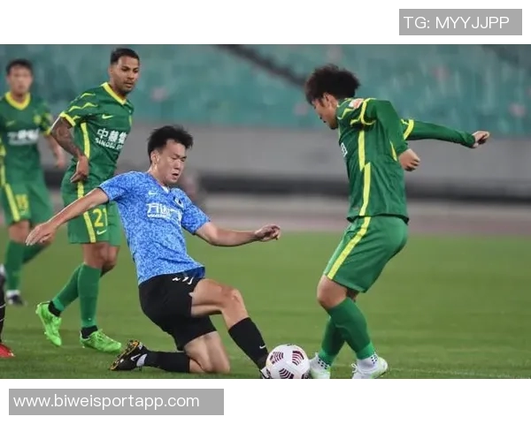 布克赞伊戈达罗球商高超换防迅速能精准洞察场上局势